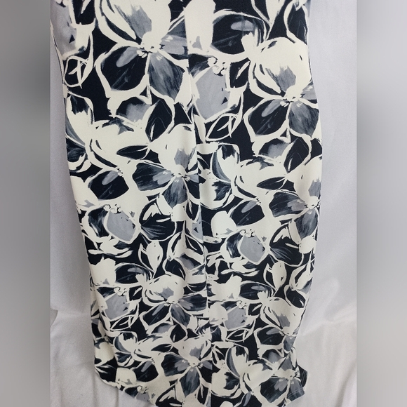 Ralph Lauren Black White Floral Jersey Sheath Dress with Flutter Cap Sleeves - Picture 8 of 9